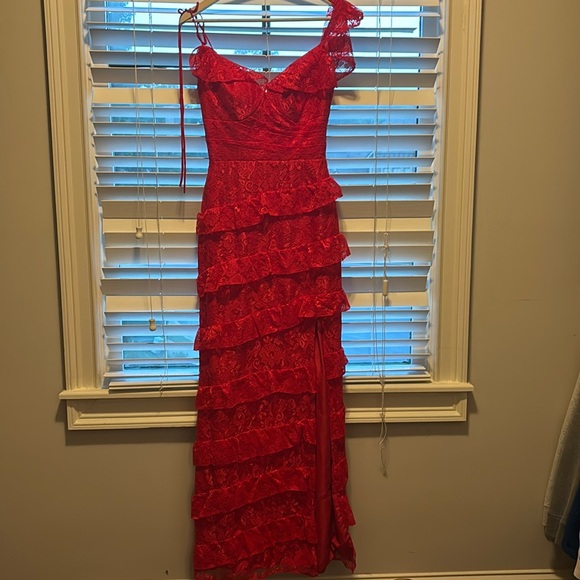 RED PROM DRESS SIZE:2 NEVER WORN - Picture 5 of 5